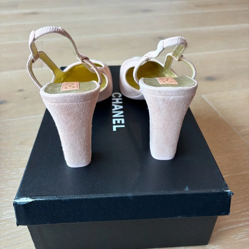 Chanel Pink Beiege and Gold Heels Elegant Design 42 - Picture 3 of 4